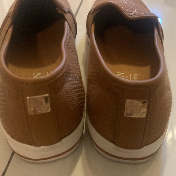 Shoes - Picture 3 of 4